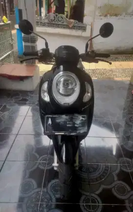 Scoopy Prestige 2021 Hitam