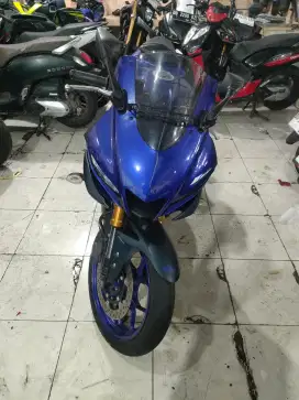 Yamaha R25 250 cc 2024 biru