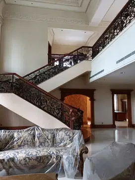 Rumah Mewah 2lt, kolam renang, SHM di pondok Indah Jak sel