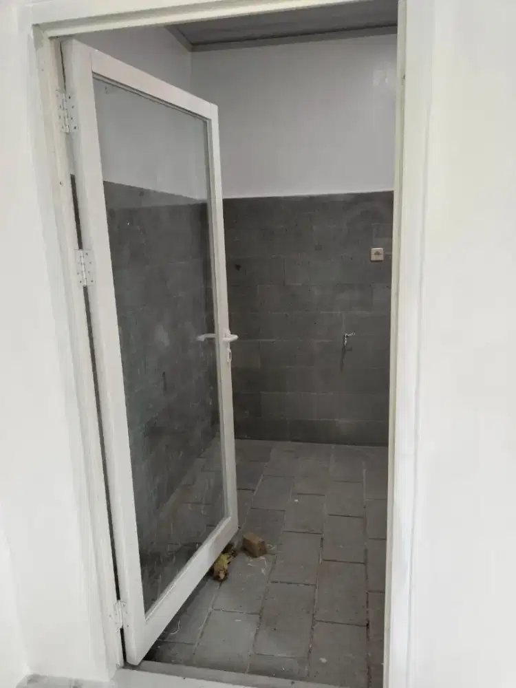 Pintu aluminium dan kaca