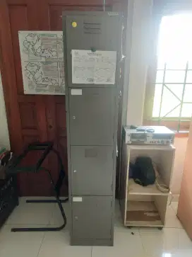 Lemari kabinet besi