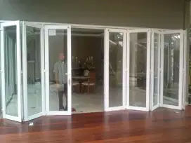 Pintu lipat aluminium kaca