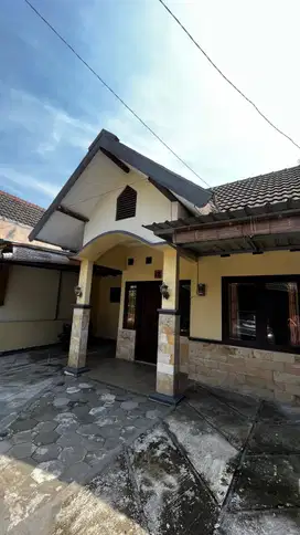 Rumah Disewakan di kawasan strategis!!