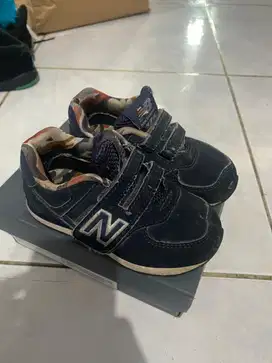 Sepatu anak NEW BALANCE 574 ori size 23,5 EU