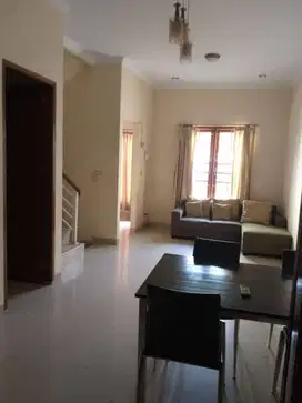 Dijual Rumah di Tanjung Duren, Jakarta Barat 4+2BR Luas 198 m2