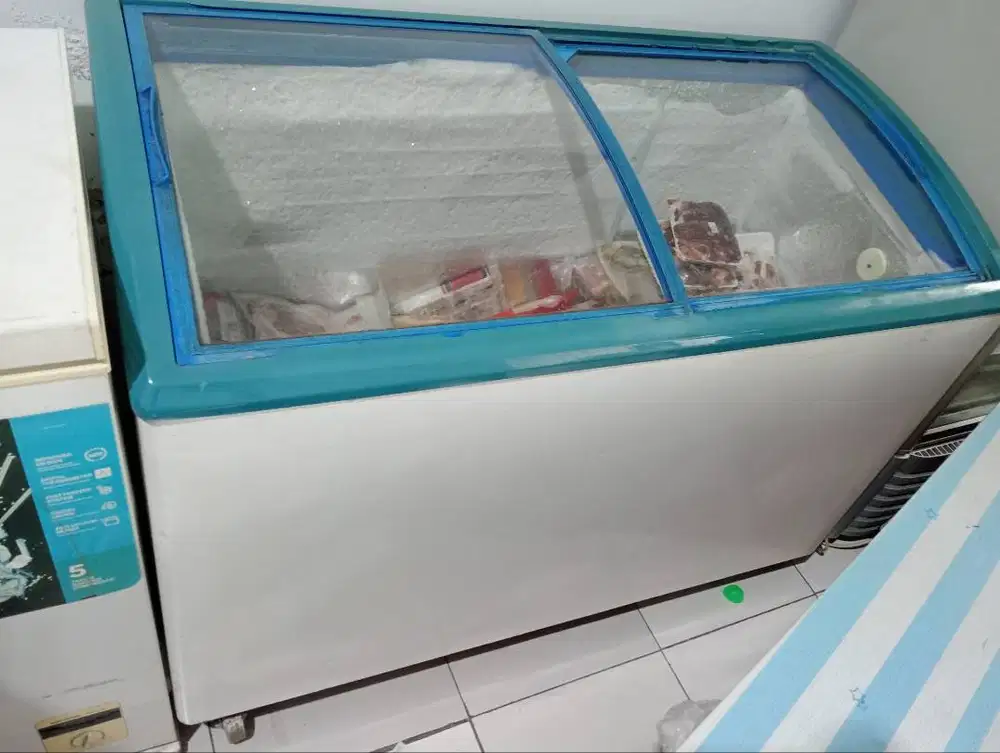 Freezer Kaca sleding 330 Liter