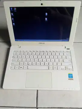 Asus x200 CA kondisi bagus
