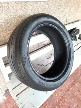 BAN 225 50 R17. Bridgestone Masih Bagus 95%. Ban Bekas masih bagus
