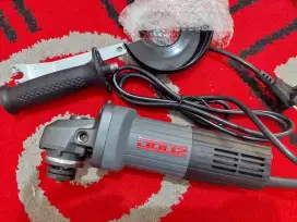 Mesin Gerinda/Angle Grinder Doliz