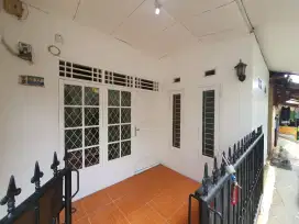 Rumah strategis, area bintaro, 20 mtr dari jl raya, transportasi mudah