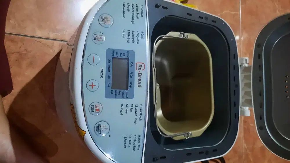 Mesin pembuat roti rebread