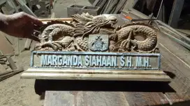 Papan nama motif naga kayu jati