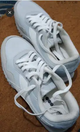 Sepatu wanita biru