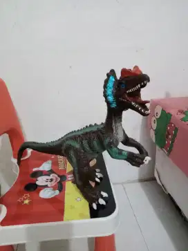 MAINAN KARET DINO