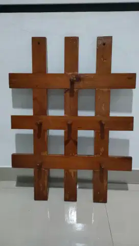 Ornamen dinding (sekaligus gantungan)