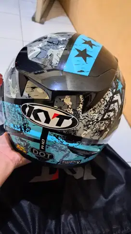 ( HELM KYT R10 )