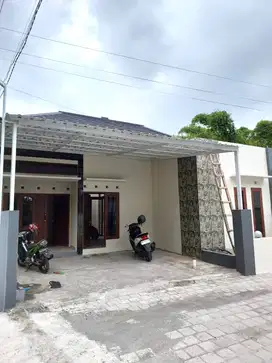 Rumah Hook Baru dekat Jalan Kebon Agung