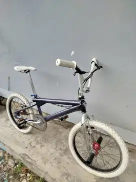 Sepeda bmx mongoosee frestyle uk 20 siap pakai