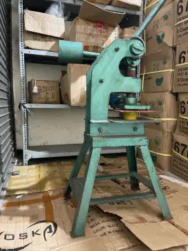 Dijual mesin press manual-kokoh kuat dan siap Pakai!