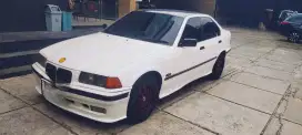 BMW e36 318i ( Putih ) 1993