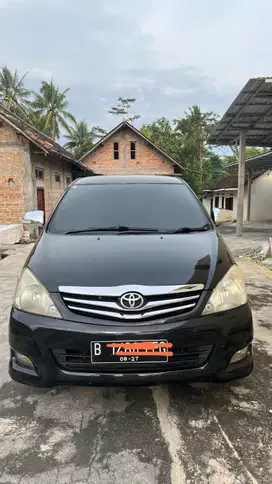 Toyota Kijang Innova 2010 Bensin