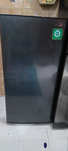 Kulkas/lemari es/lemari pendingin