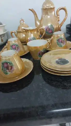 Pajangan alat minum teh antik