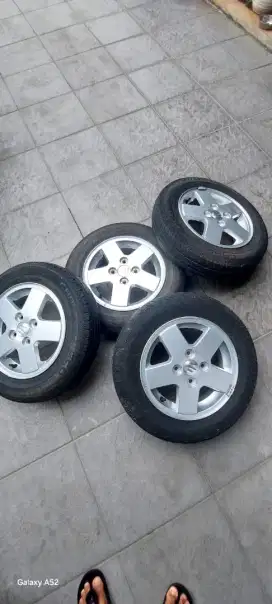 Velg dan Ban Suzuki Karimun Wagon