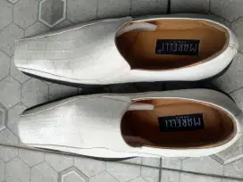 Sepatu khusus pria