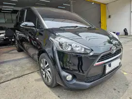 Toyota sienta V A/T 2017 hitam matic syenta psd metic at surabaya