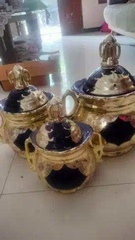 Pajangan gucii keramik kalimantan