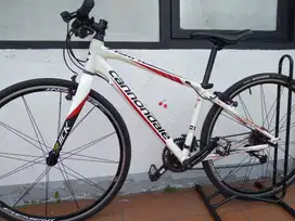 SEPEDA HYBRID CANNONDALE