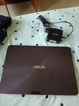 ASUS Zenbook UX305 Purple Metallic Sleek