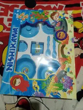Perlengkapan makan anak