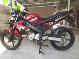 Vixion merah maroon