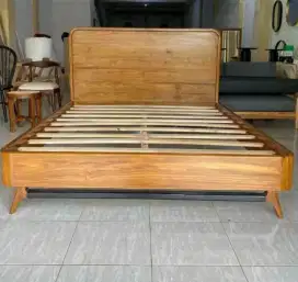 Tempat tidur jati
