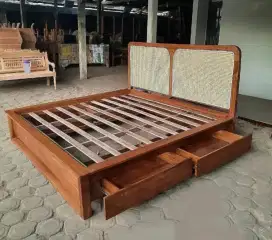 Tempat tidur jati