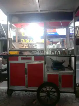 Di jual gerobak nya bekas kentaki komplit tinggal pakai .