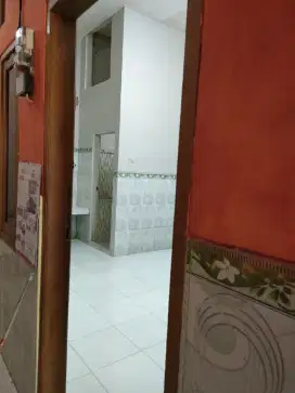 Kos kamar mandi dalam