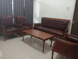 Satu set Kursi kayu Tamu
