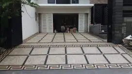 Batu sikat lantai carport