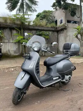 Vespa Gts 3v (unit rare, full aksesoris)