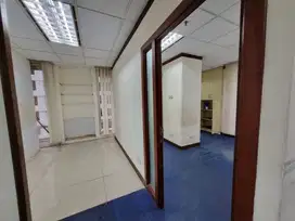 SEWA KANTOR DI JAKARTA SELATAN  MAYAPADA 135m2  Partisi 230K Nego