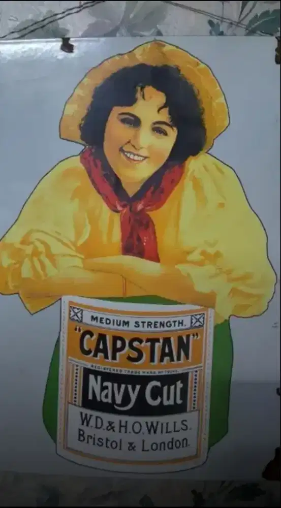 ENAMEL CAPSTAN NAVY CUT VINTAGE