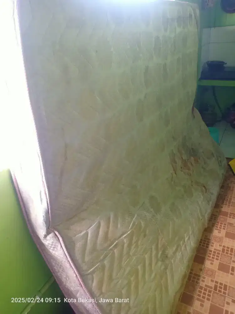 Dijual Kasur Bekas & Kepala Tempat Tidur Kondisi Masih Lumayan