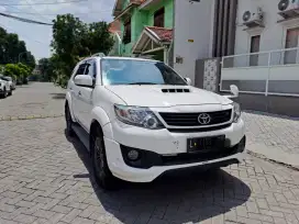 Toyota Fortuner TRD VNTvsolar disel Manual putih 2015