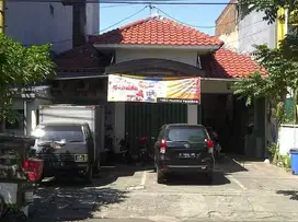 Rumah usaha disewakan di pusat kota di Kusuma Bangsa, Surabaya