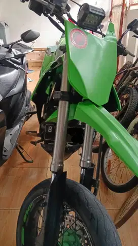 Kawasaki D-Tracker 150 Supermoto