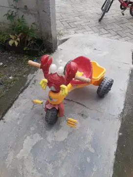 Sepeda anak roda 3 warna merah kuning