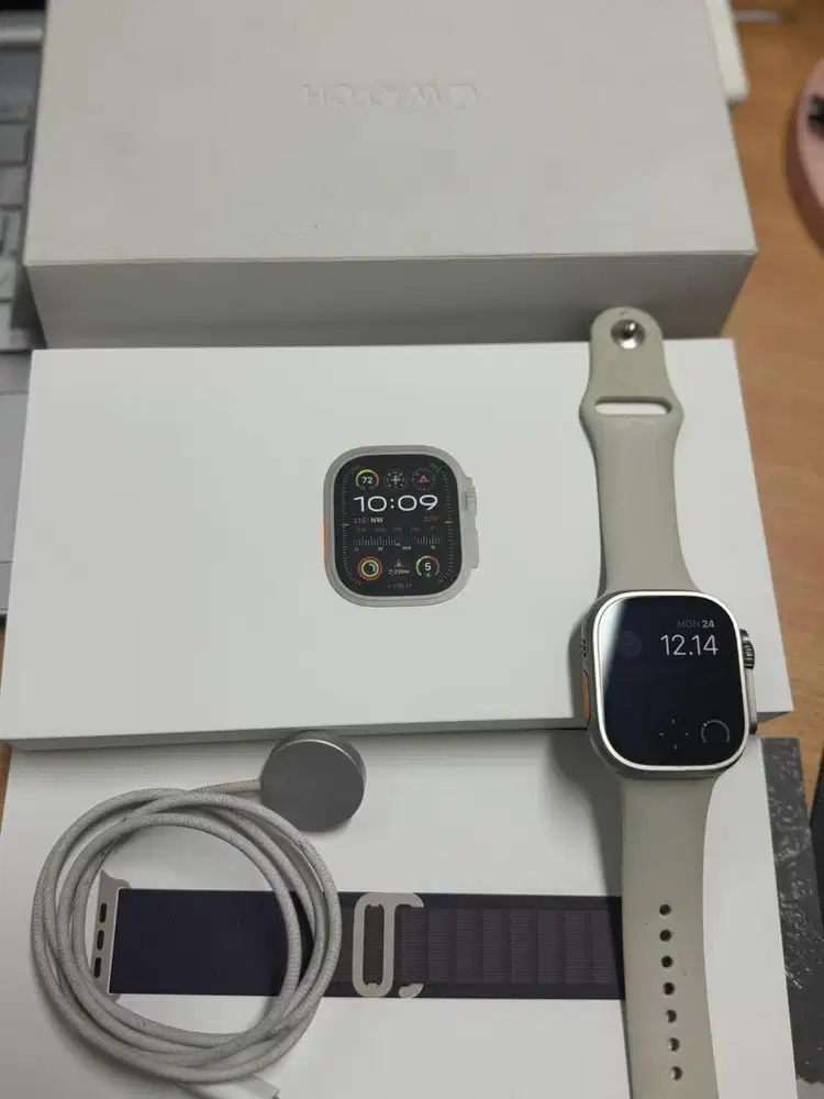 Apple Watch Ultra 2 49 MM Titanium Indigo Alpine Loop